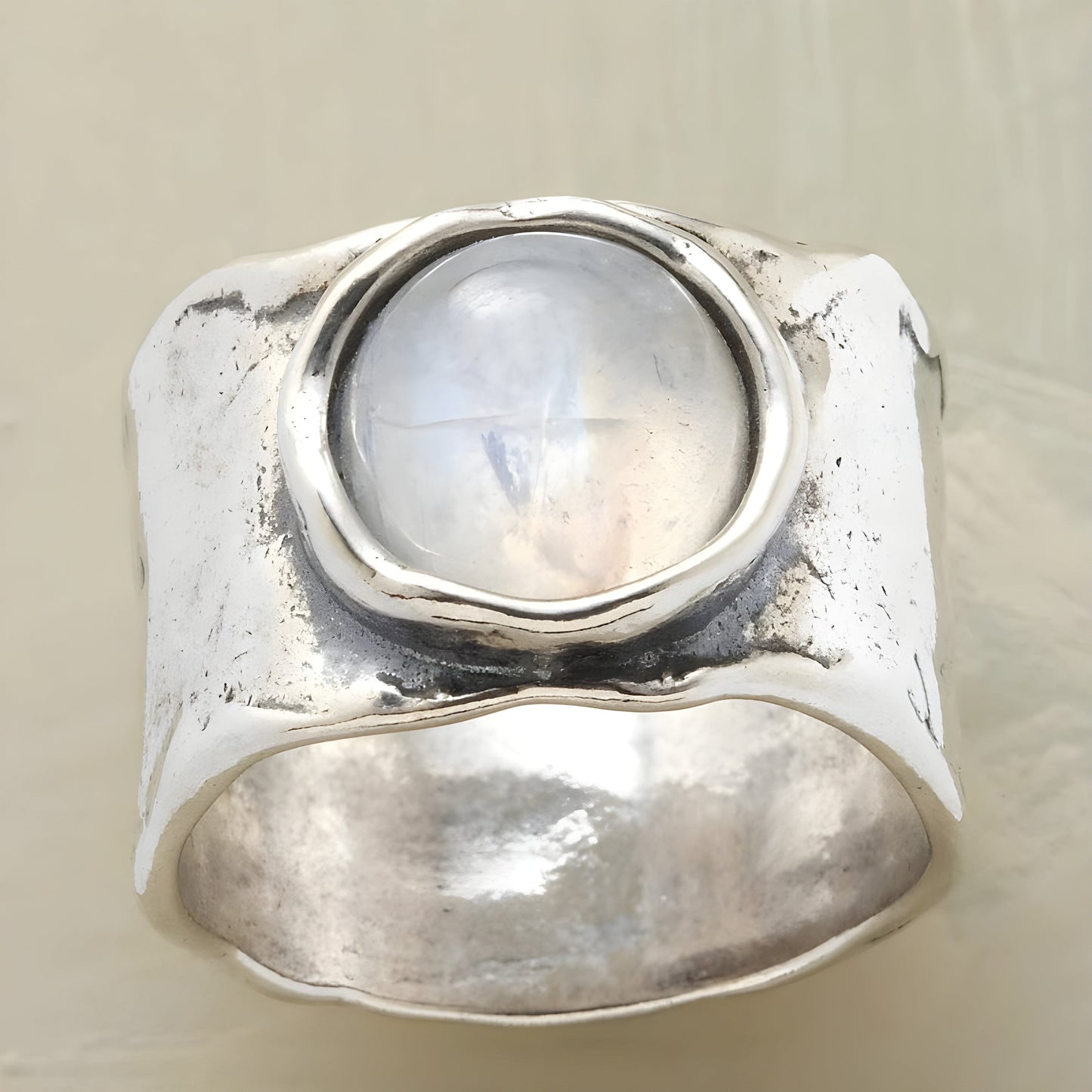 Bague en argent avec pierre de lune